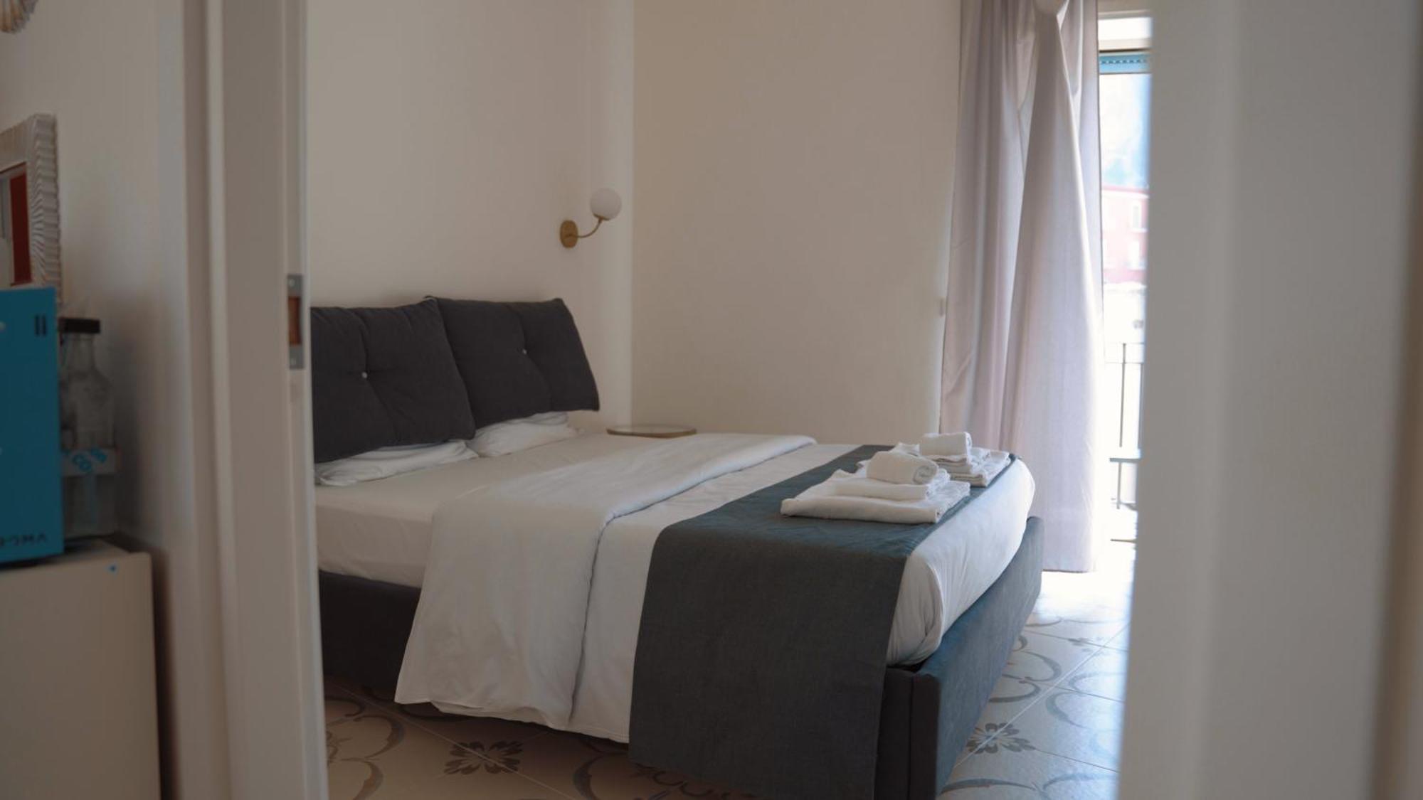 Naro Suites And Rooms Bacoli Eksteriør billede